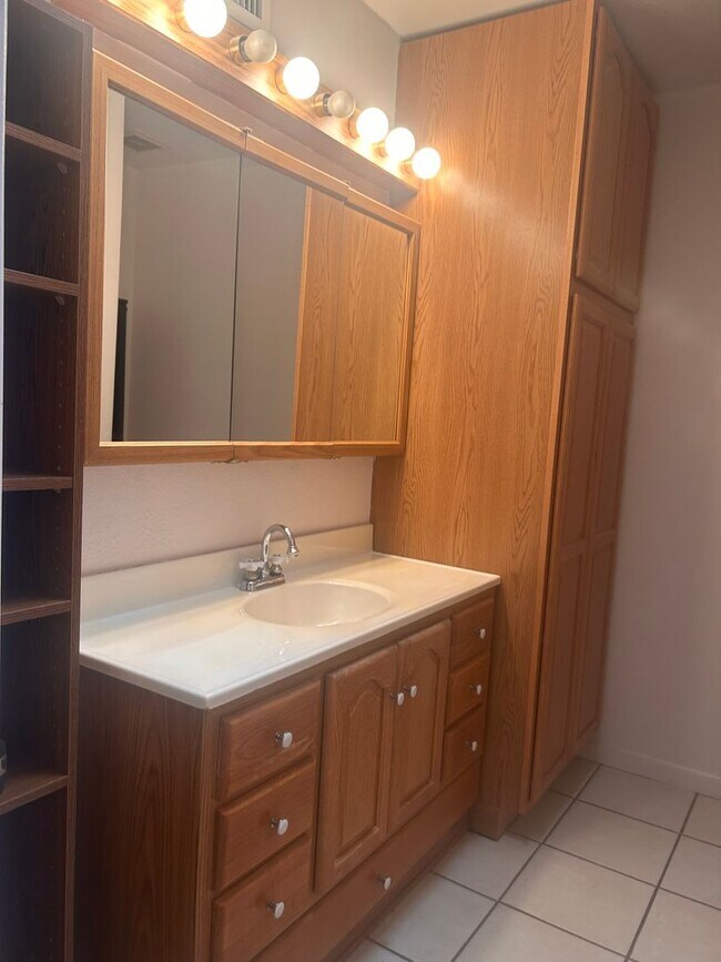 Building Photo - 4-bedroom HOUSE w/Solar, Private Pool, DONT MISS OUT!! $2750 APPLY Today!