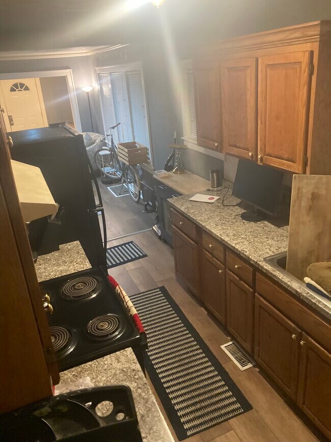 Building Photo - 5004 Euclid Ave