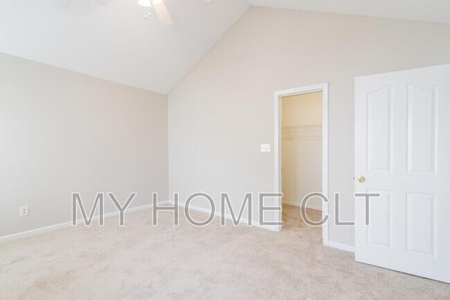 Building Photo - 12025 Brownestone View Dr