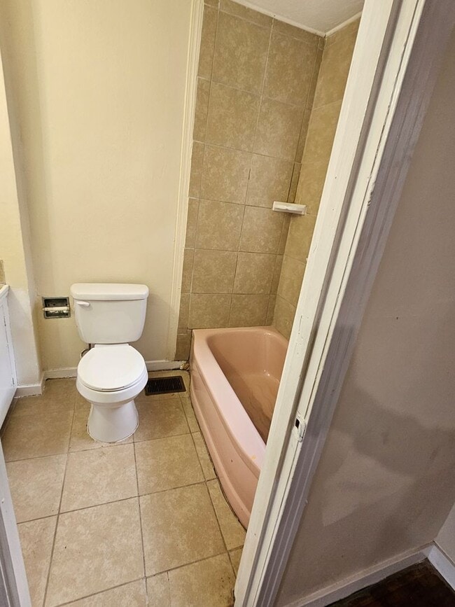 Building Photo - 4627 Estelle Dr