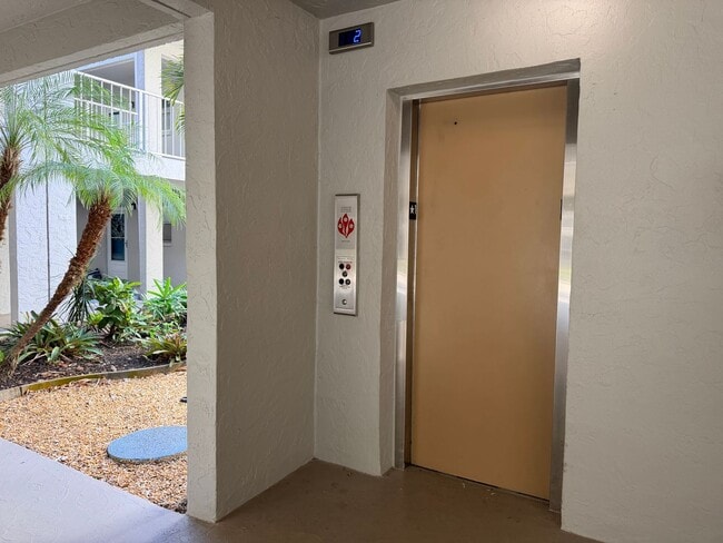 Building Photo - RESORT-STYLE 55+ LIVING — 1 BED / 1 BATH WITH PRIVATE LANAI & GOLF COURSE VIEWS! ? 1 MONTH FREE ?