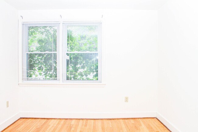 Building Photo - 2515 Plateau Rd