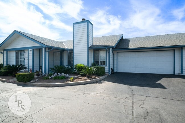 Building Photo - 6589 N Maroa Ave