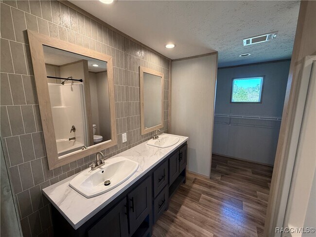 Building Photo - 5469 W Grovepark Rd