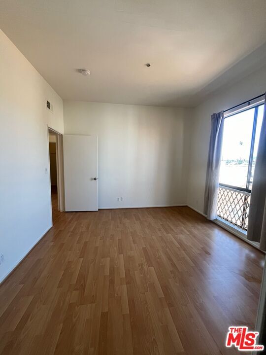 Building Photo - 533 S St Andrews Pl