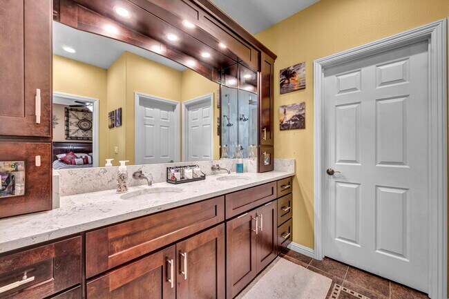 Building Photo - 6015 Stillmeadow Dr