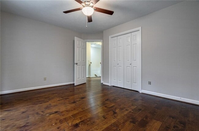 Building Photo - 8895 Club River Dr