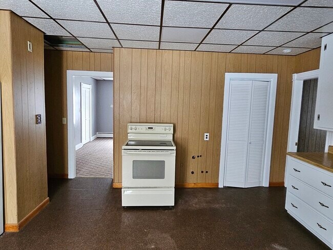 Building Photo - 248 Sutton St