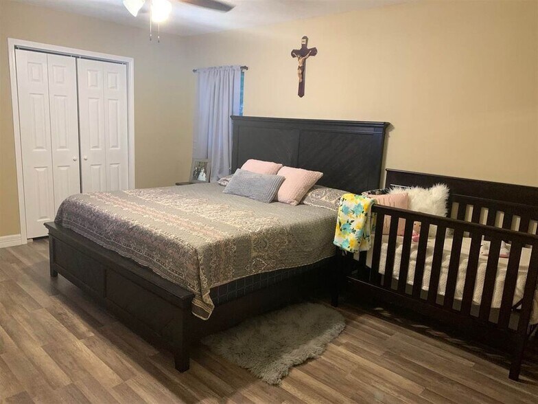 Building Photo - 216 Katherine St