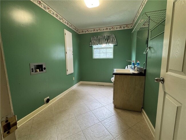 Building Photo - 282 Amazing Wy