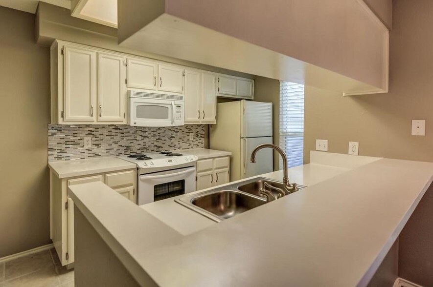 Building Photo - 6820 Old Quarry Ln