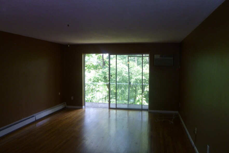 Building Photo - 73 Charlesbank Rd