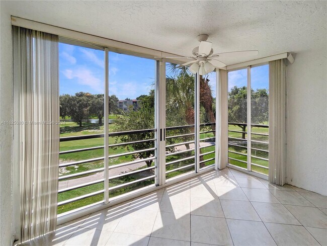 Building Photo - 1911 Sabal Palm Dr