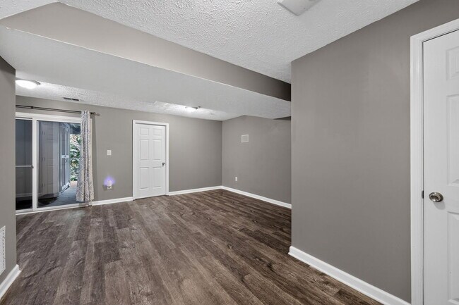 Building Photo - 8155 Deer Chase Ln