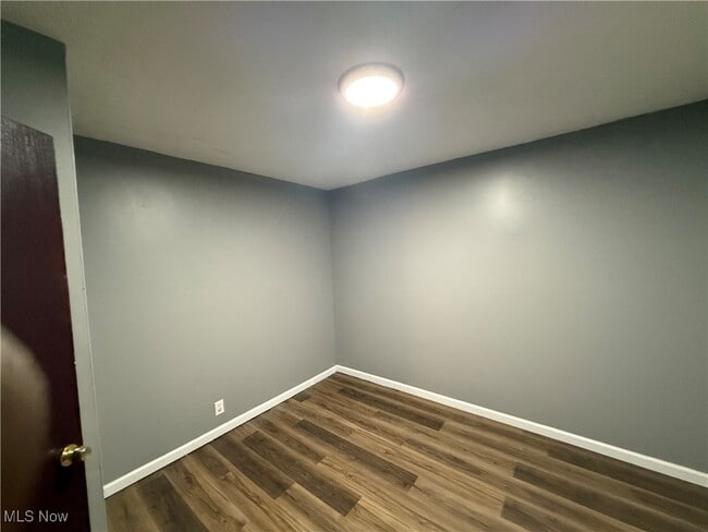 Building Photo - 371 Beth St