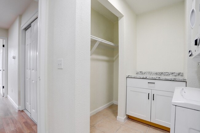 Interior Photo - W Green Meadows (Denise Apartments)