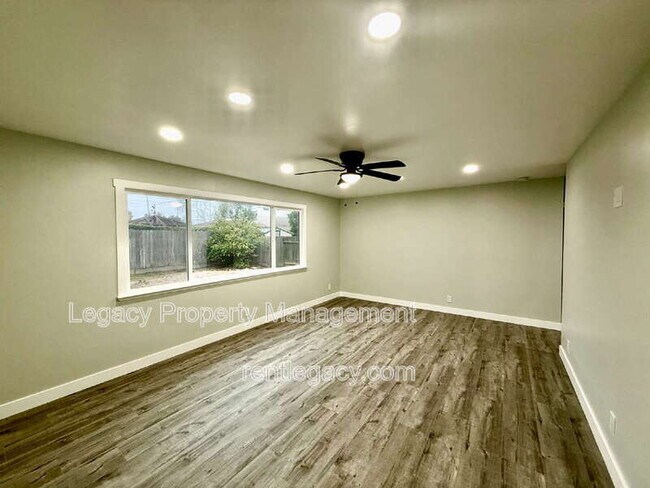 Building Photo - 6920 Demaret Dr