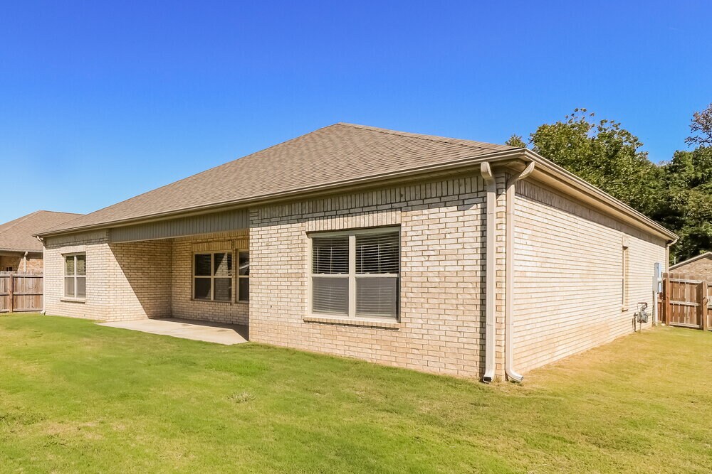 Building Photo - 267 Vivian Way
