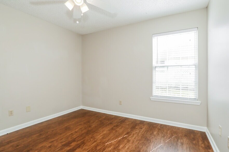 Building Photo - 1829 Northglen Cir