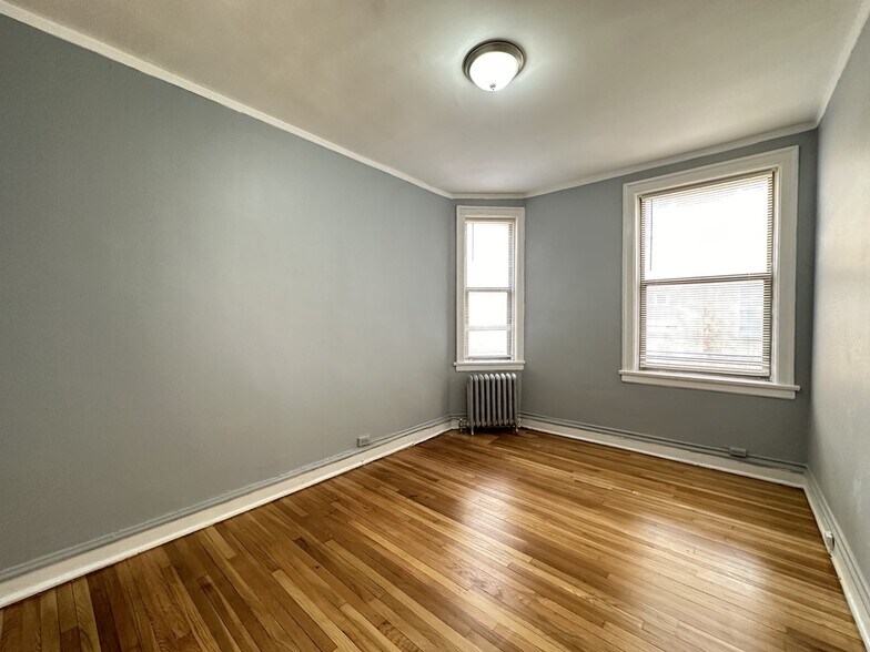 Building Photo - 1363 W Estes Ave