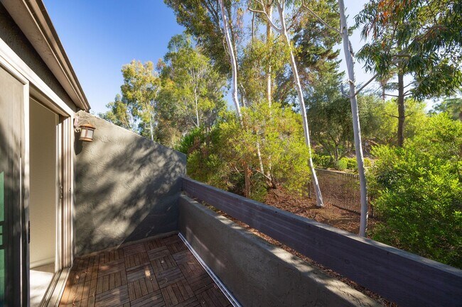 Building Photo - Upgraded 1 Bedroom Unit with Spacious Bedroom!