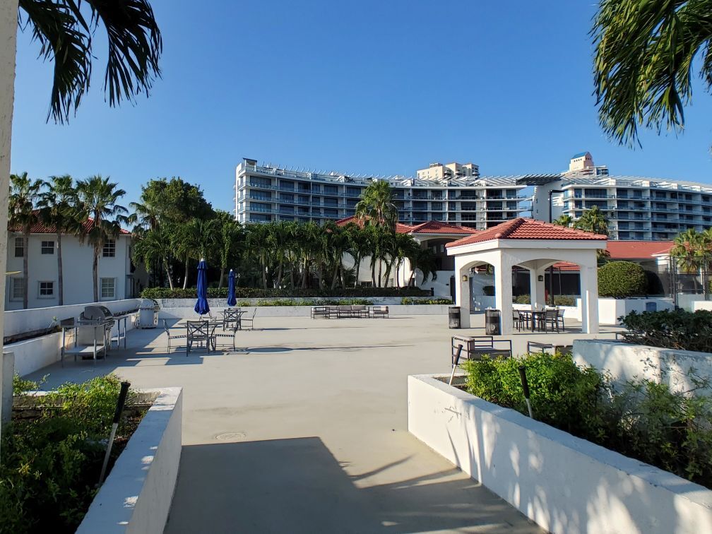 Patio, BBQ, tennis courts - 3245 NE 184th St