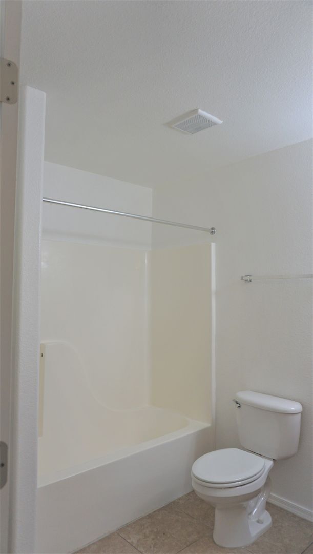 Building Photo - 4410 Buena Loma Way