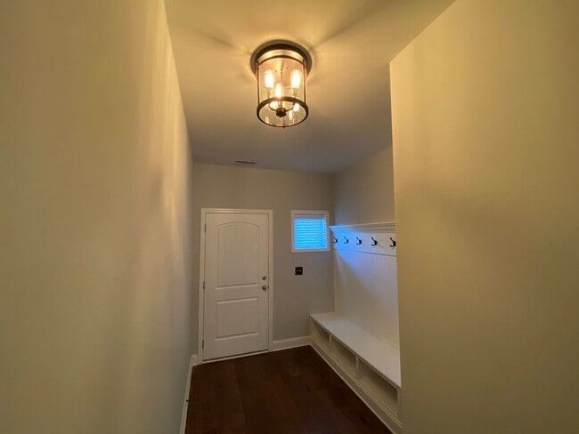 Building Photo - Immaculate Hillsborough Townhome