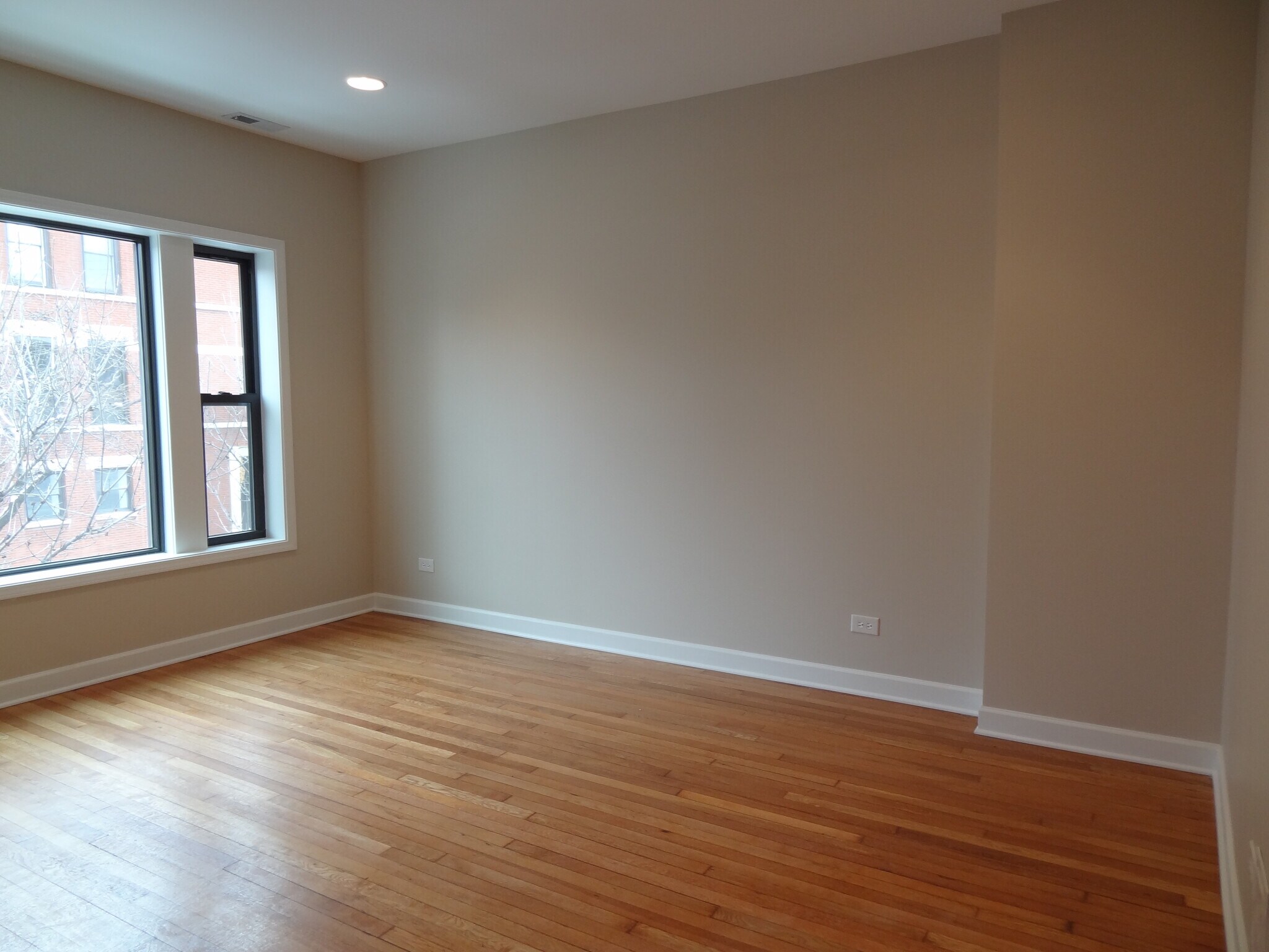 Building Photo - 1804 N Sheffield Ave