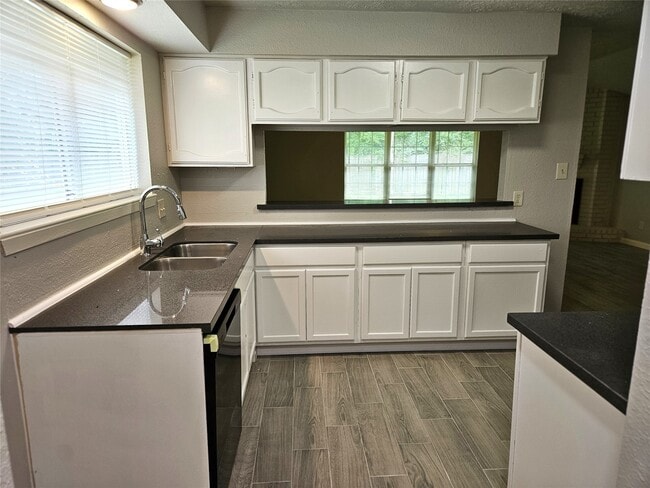Building Photo - 17135 Hewing Dr