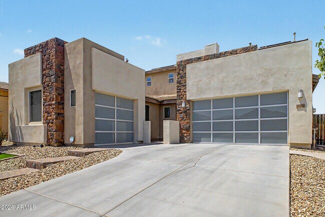 Building Photo - 15912 W Sierra St