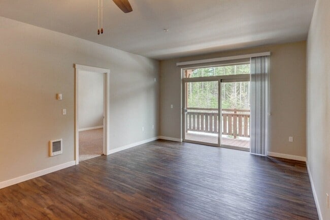 Living room - Olympus Court Apartments