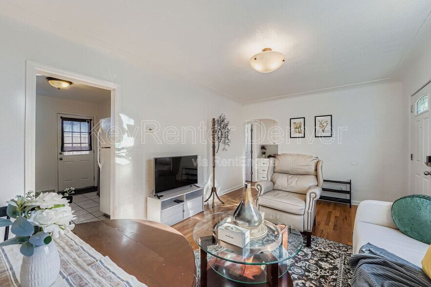 Building Photo - 2928 Milwaukee St