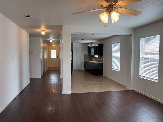 Building Photo - 3304 Catalina Dr