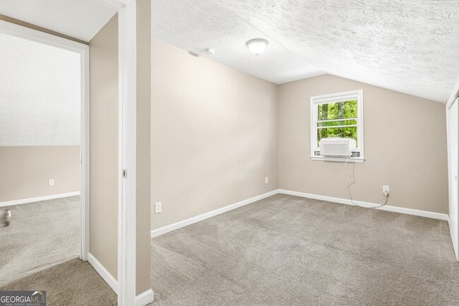 Building Photo - 651 Stratford Green Way