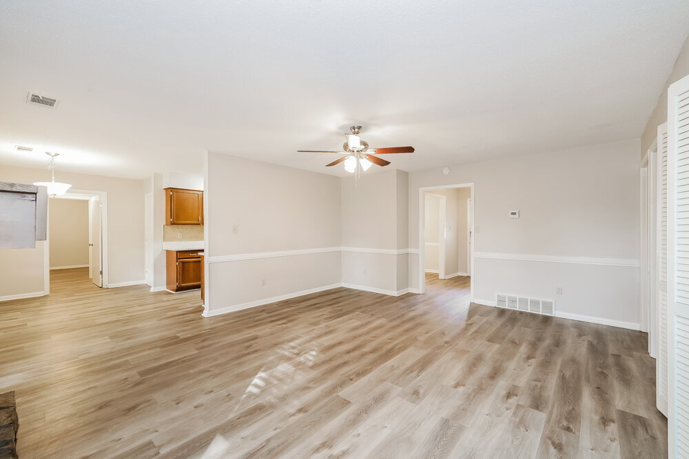 Building Photo - 7965 Meadow Trail Dr