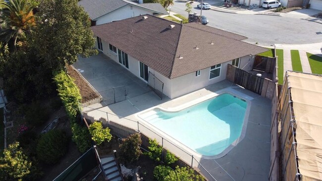 Building Photo - 80 N Lucas Ct