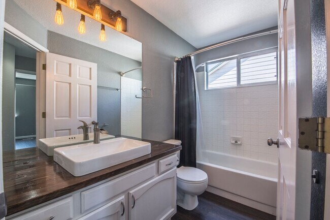 Building Photo - Immaculate 4B/3B in Superior - Available July 5th