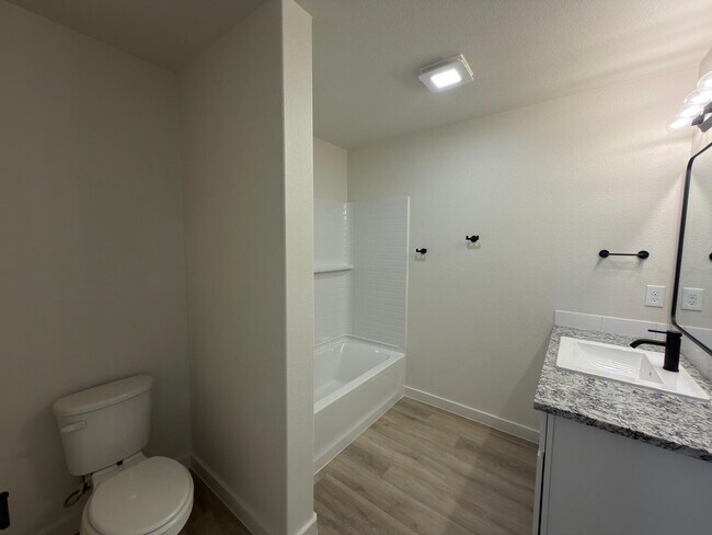 Building Photo - 1209 Cottonwood Ave