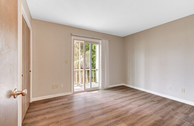 Building Photo - 1104 N Main St