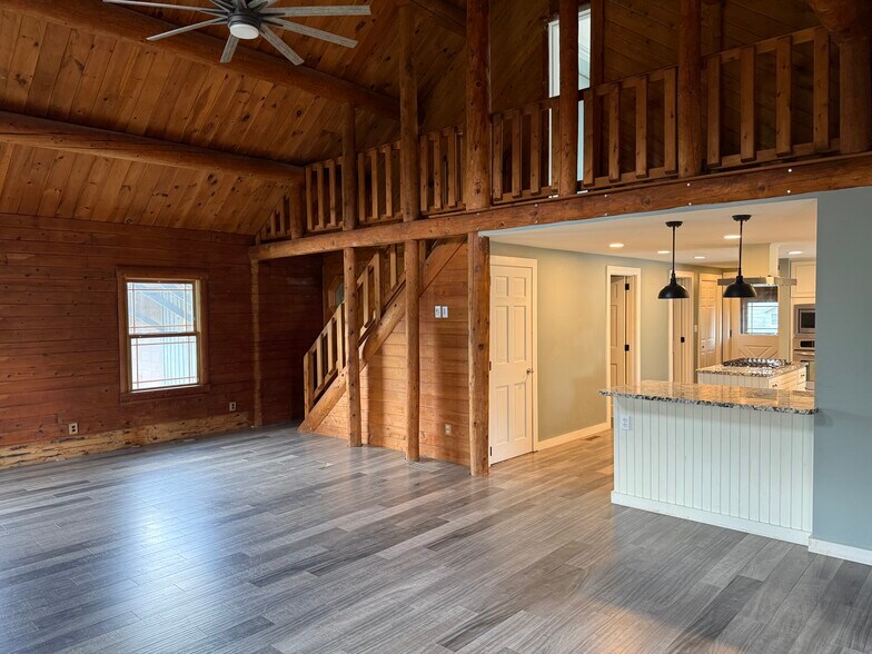 Building Photo - 40 W Quasset Rd