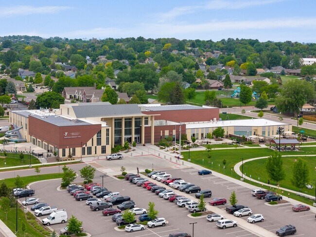 Building Photo - Beautiful 3-Bedroom Townhome with Park Views- Available July 25th!