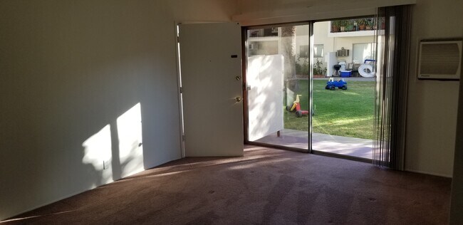 Building Photo - 134 Hurlbut St