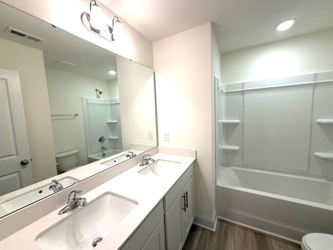 Building Photo - Mebane / Townhouse