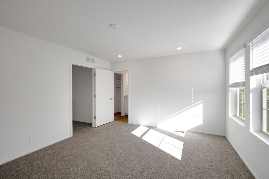Building Photo - 16131 E 111th Dr