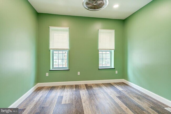 Building Photo - 2643 N Mascher St