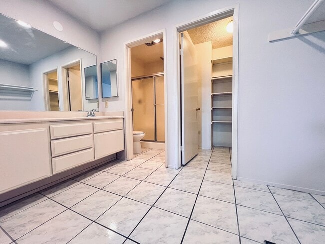 Building Photo - Mission Ridge 2 Bedroom 2 Bath Condo for Rent