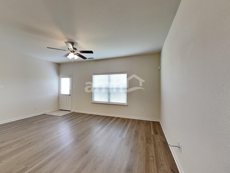 Building Photo - 9055 Lone Cypress Dr