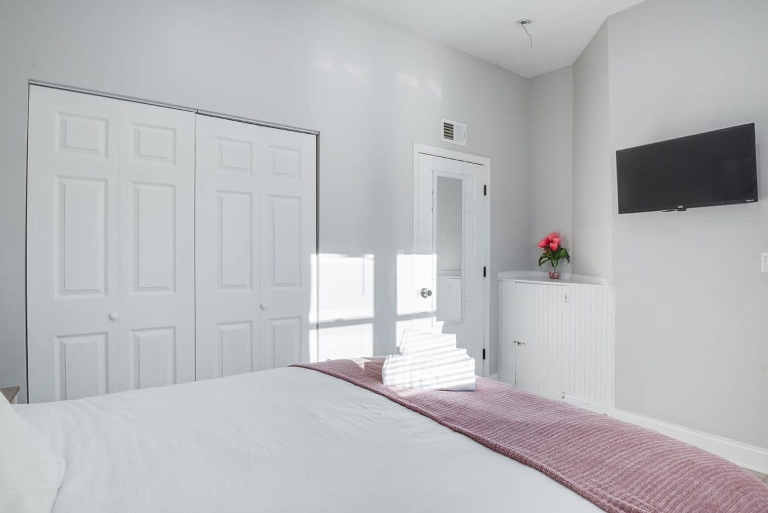 Building Photo - 1255 Raum St NE