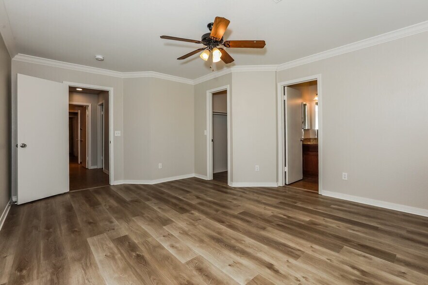 Building Photo - 5336 E Flower Ave